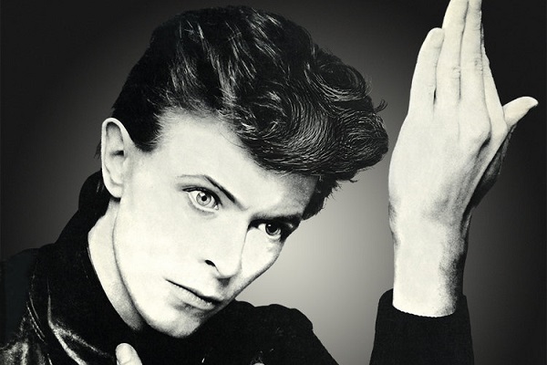 Warner adquire direitos globais de publicação do catálogo de David Bowie.