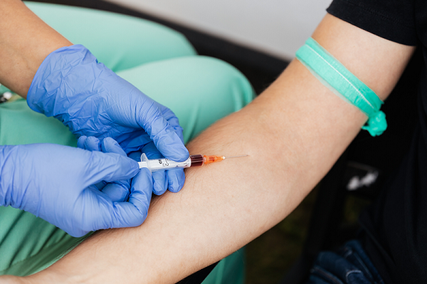 Vacinados Covid-19 deixam de ter de esperar sete dias para doar sangue